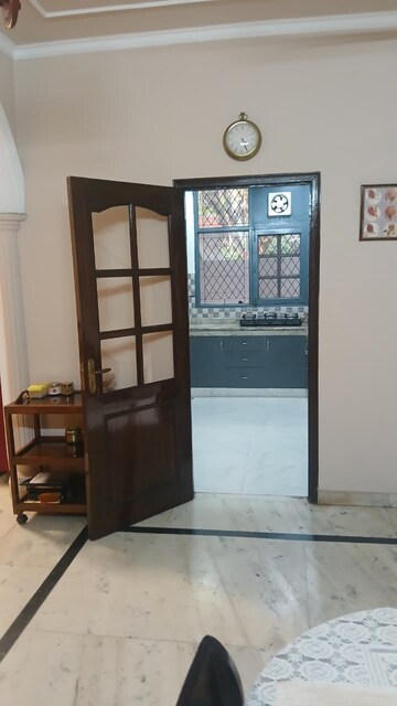 Room in 6 BHK Independent House at RWA Apartments Sector 41, Sector 41 – for Sale