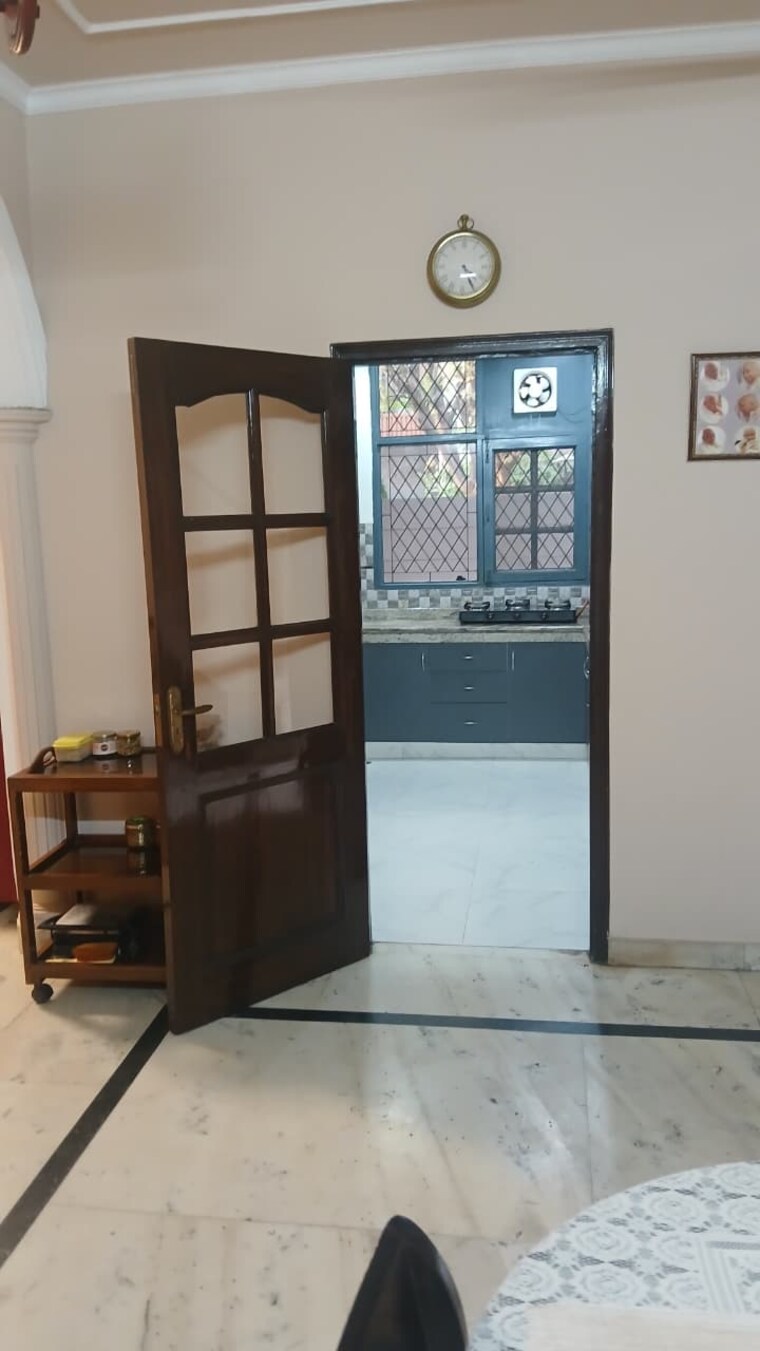 Room, rwa-apartments-sector-41 6 Bedroom 180 Sq.Mt. Independent House In Sector 41 Noida 9580732