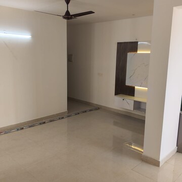 Room in 2 BHK Apartment at Signature The Millennia 3, Sector 37d – for Rent