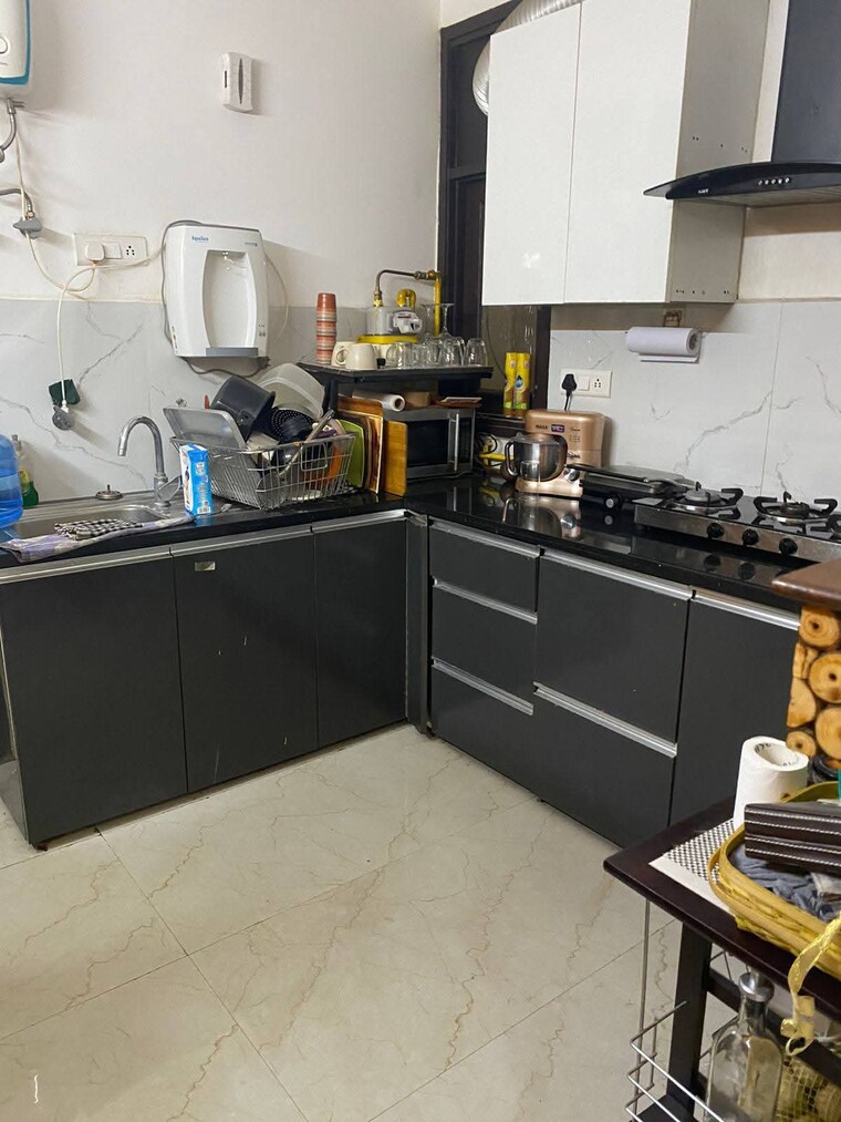 Kitchen, freedom fighters enclave 3 Bedroom 1500 Sq.Ft. Builder Floor In Freedom Fighters Enclave Delhi 9580860
