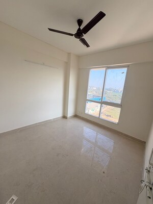 Room in 2.5 BHK Apartment at Signature The Millennia 3, Sector 37d – for Rent