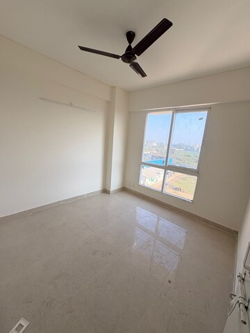 Room in 2.5 BHK Apartment at Signature The Millennia 3, Sector 37d – for Rent