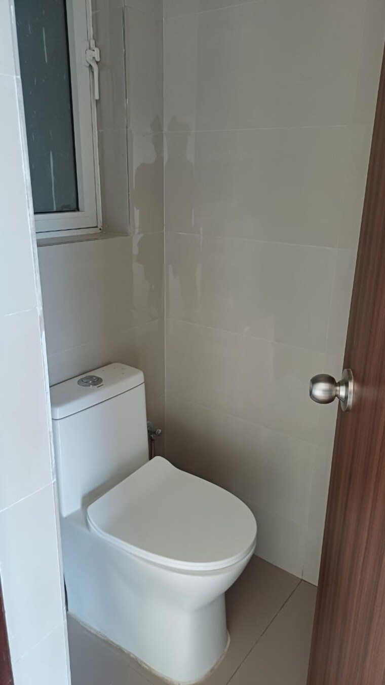 Bathroom, one-indiabulls-thane 2 Bedroom 812 Sq.Ft. Apartment In Pokhran Road No Two Thane 9580886
