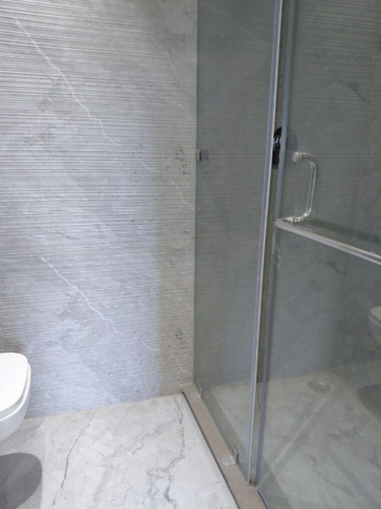 Bathroom, janakpuri 3 Bedroom 1200 Sq.Ft. Apartment In Janakpuri Delhi 9580909