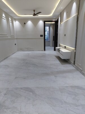 Room in 3 BHK Apartment at Janakpuri – for Sale