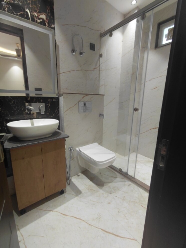 Attached Bathroom, janakpuri 3 Bedroom 1200 Sq.Ft. Apartment In Janakpuri Delhi 9580909