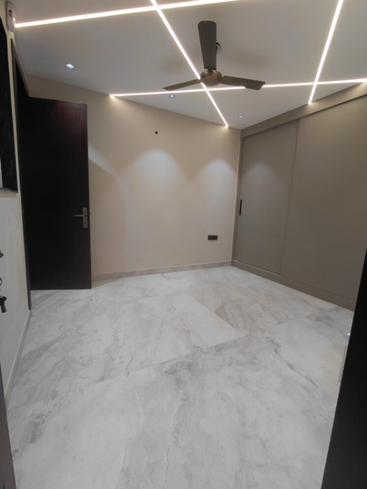 Room, janakpuri 3 Bedroom 1200 Sq.Ft. Apartment In Janakpuri Delhi 9580909