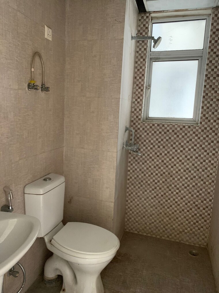 Bathroom, aditya-urban-homes 2 Bedroom 840 Sq.Ft. Apartment In Shahpur Bamheta Ghaziabad 9580913