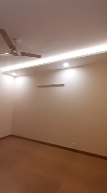 Room in 3 BHK Apartment at Jaypee Kalypso Court, Sector 128 – for Rent