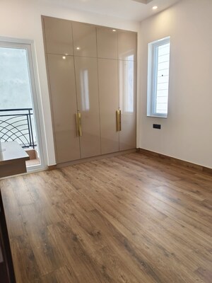 Room in 3 BHK Apartment at Raj One Good Earth, Sector 71 – for Rent