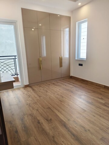 Room in 3 BHK Apartment at Raj One Good Earth, Sector 71 – for Rent