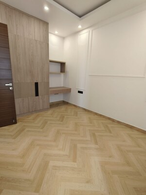 Room in 3 BHK Apartment at Raj One Good Earth, Sector 71 – for Rent