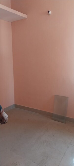 Room in 1.5 BHK Apartment at Sector 10 Greater Noida – for Rent