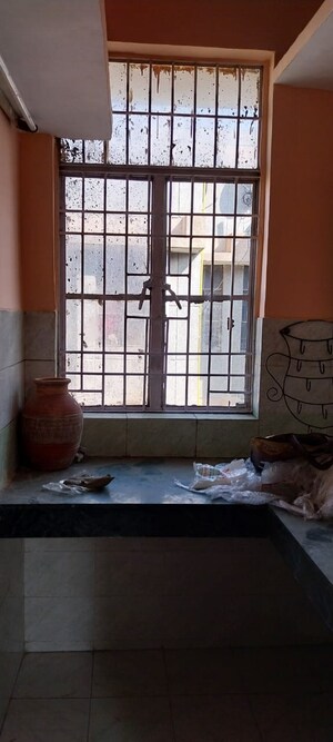 Room in 1.5 BHK Apartment at Sector 10 Greater Noida – for Rent