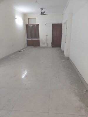 Room in 2 BHK Apartment at Janakpuri – for Sale