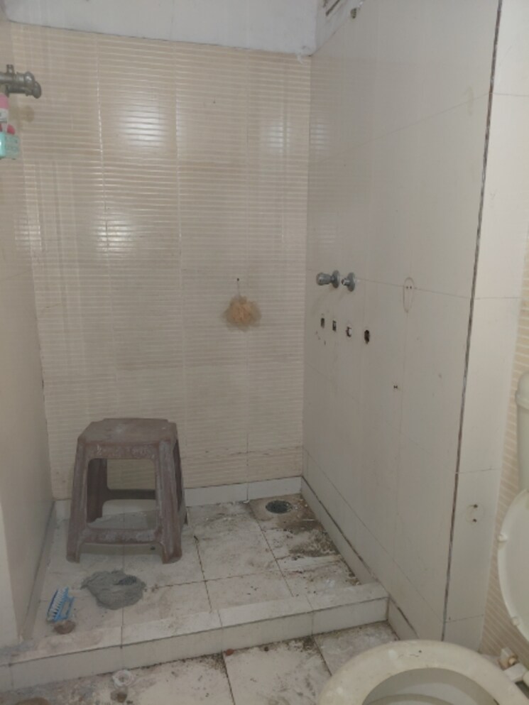 Bathroom, janakpuri 2 Bedroom 1200 Sq.Ft. Apartment In Janakpuri Delhi 9581011