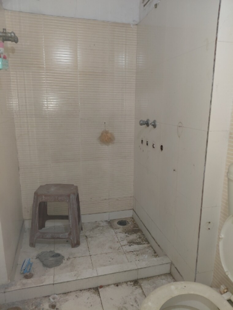 Bathroom, janakpuri 2 Bedroom 1200 Sq.Ft. Apartment In Janakpuri Delhi 9581011