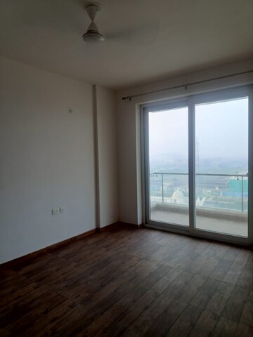 Room in 3 BHK Apartment at Omaxe Royal Residency Faridabad, Sector 79 – for Sale