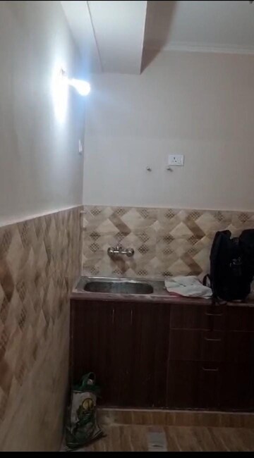 Furnished Amenities in 2 BHK Apartment at Amrapali Golf Homes, Sector 4 Greater Noida – for Rent