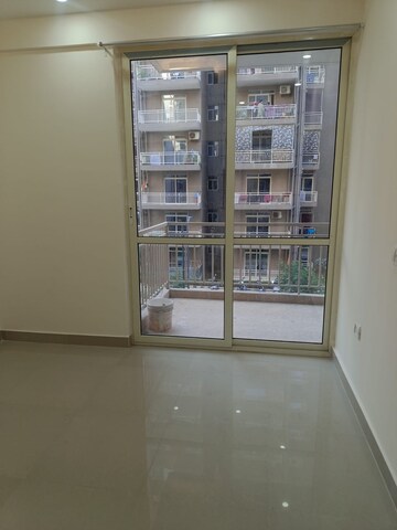 Room in 3 BHK Apartment at Conscient Habitat Residences, Sector 78 – for Sale