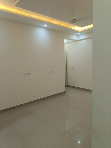 Room in 3 BHK Apartment at Conscient Habitat Residences, Sector 78 – for Sale