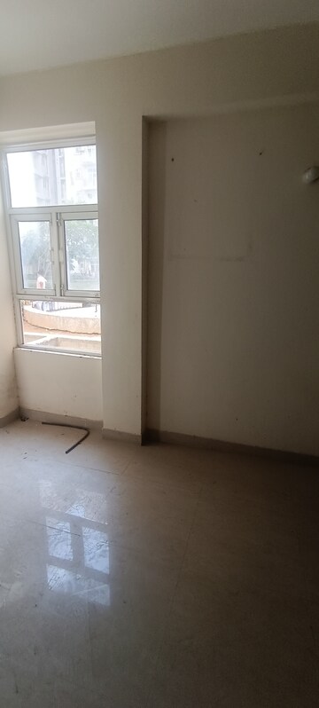 Room in 2 BHK Apartment at Shree Vardhman Mantra, Sector 67 – for Rent