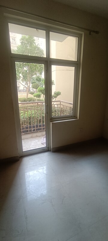 Room in 2 BHK Apartment at Shree Vardhman Mantra, Sector 67 – for Rent