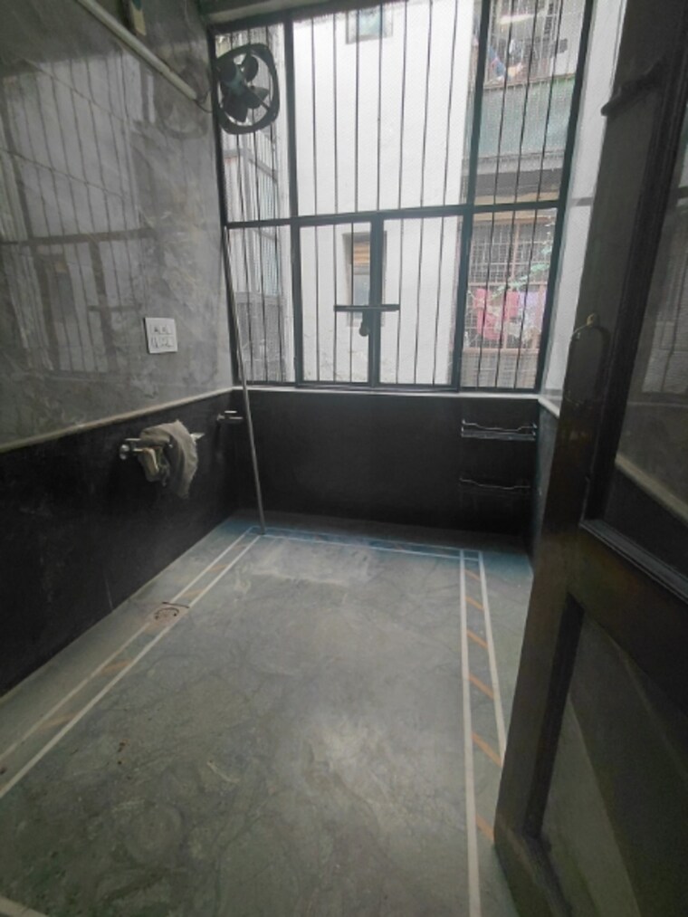 Kitchen, janakpuri 3 Bedroom 1350 Sq.Ft. Builder Floor In Janakpuri Delhi 9581112