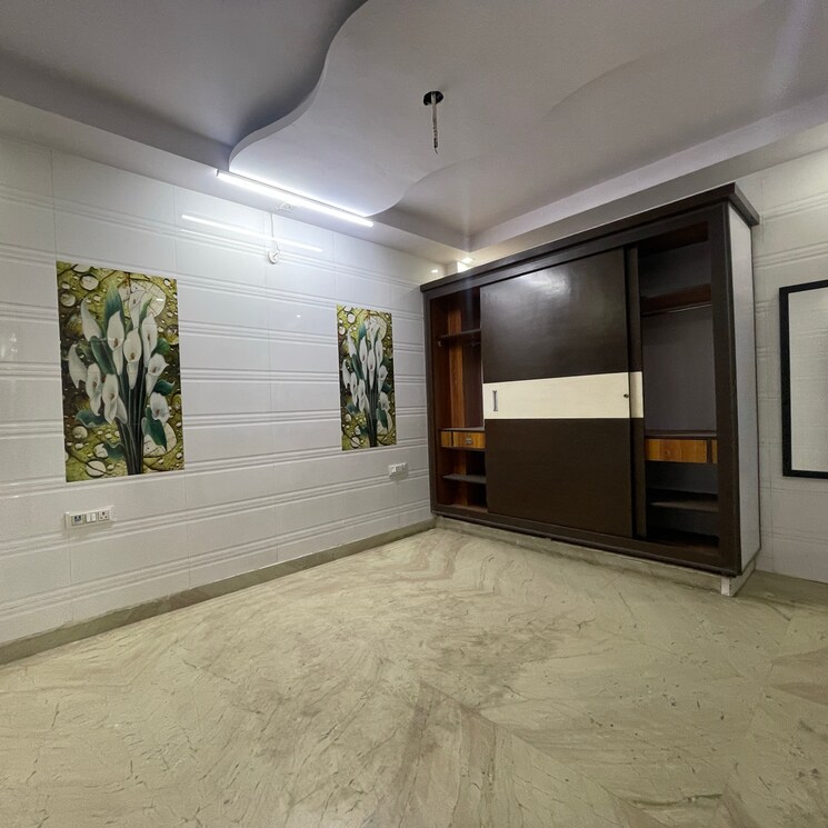 Room, rohini sector 24 3 Bedroom 1400 Sq.Ft. Builder Floor In Rohini Sector 24 Delhi 9581111