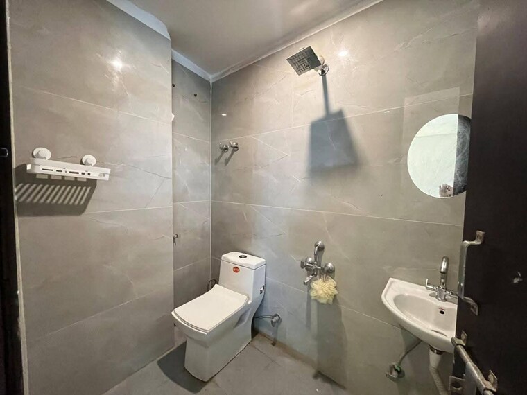 Bathroom, freedom fighters enclave 2 Bedroom 1000 Sq.Ft. Builder Floor In Freedom Fighters Enclave Delhi 9581124