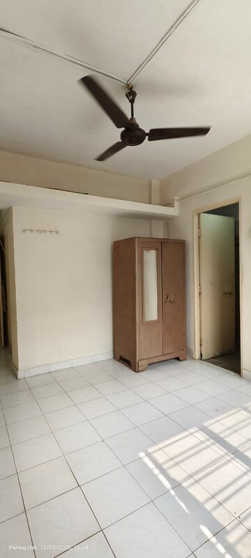 Room in 2 BHK Apartment at Kadam Plaza Katraj, Katraj – for Rent