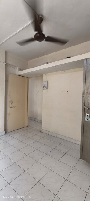 Room in 2 BHK Apartment at Kadam Plaza Katraj, Katraj – for Rent