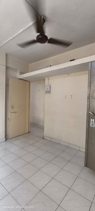 Room in 2 BHK Apartment at Kadam Plaza Katraj, Katraj – for Rent