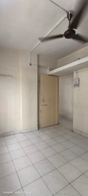 Room in 2 BHK Apartment at Kadam Plaza Katraj, Katraj – for Rent