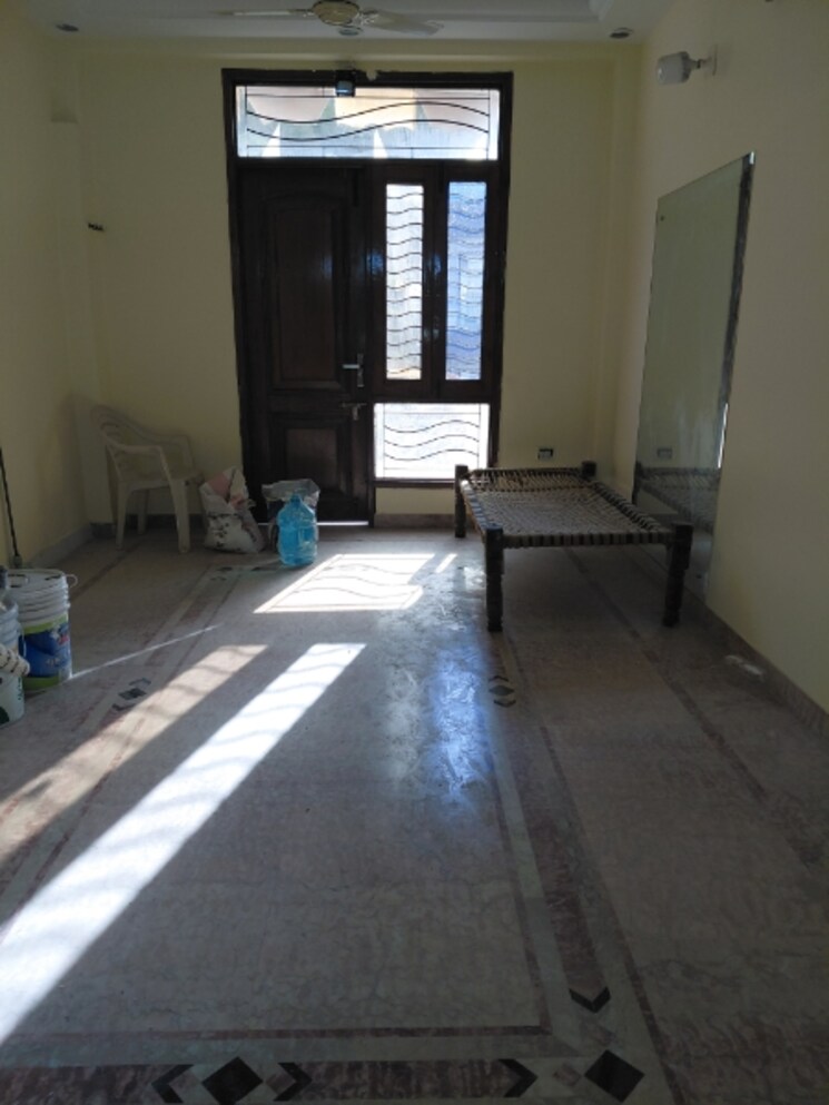  Parking, janakpuri 3 Bedroom 1350 Sq.Ft. Builder Floor In Janakpuri Delhi 9581202