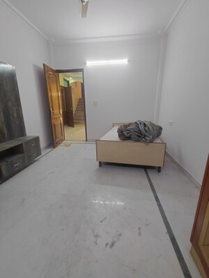 3 BHK Builder Floor For Rent in Janakpuri