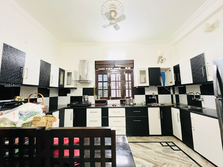 Kitchen, gomti nagar 6+ Bedroom 1600 Sq.Ft. Independent House In Gomti Nagar Lucknow 9581213