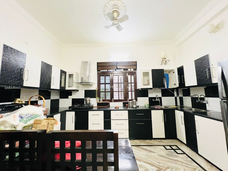 Kitchen, gomti nagar 6+ Bedroom 1600 Sq.Ft. Independent House In Gomti Nagar Lucknow 9581213