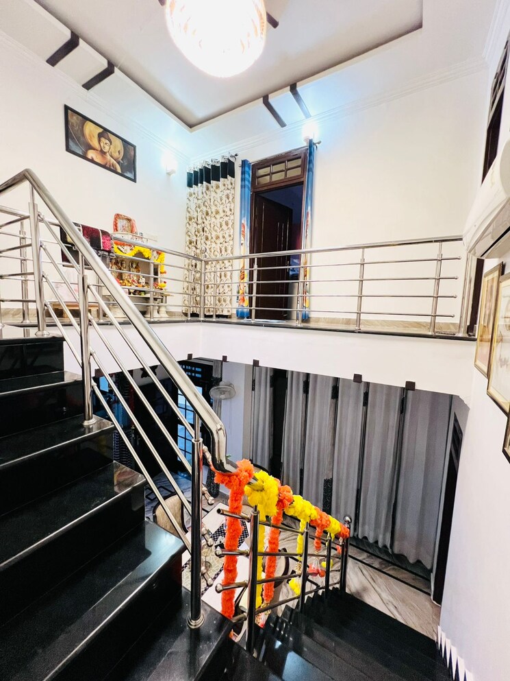 undefined, gomti nagar 6+ Bedroom 1600 Sq.Ft. Independent House In Gomti Nagar Lucknow 9581213