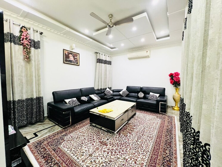 Living Room, gomti nagar 6+ Bedroom 1600 Sq.Ft. Independent House In Gomti Nagar Lucknow 9581213