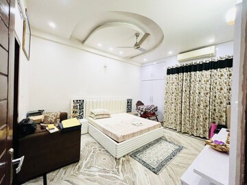 Bedroom in 6+ BHK Independent House at Gomti Nagar – for Sale