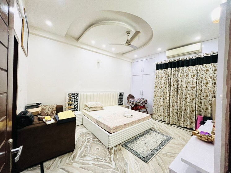 Bedroom, gomti nagar 6+ Bedroom 1600 Sq.Ft. Independent House In Gomti Nagar Lucknow 9581213