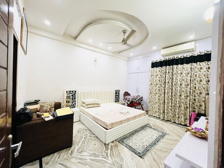 Bedroom, gomti nagar 6+ Bedroom 1600 Sq.Ft. Independent House In Gomti Nagar Lucknow 9581213