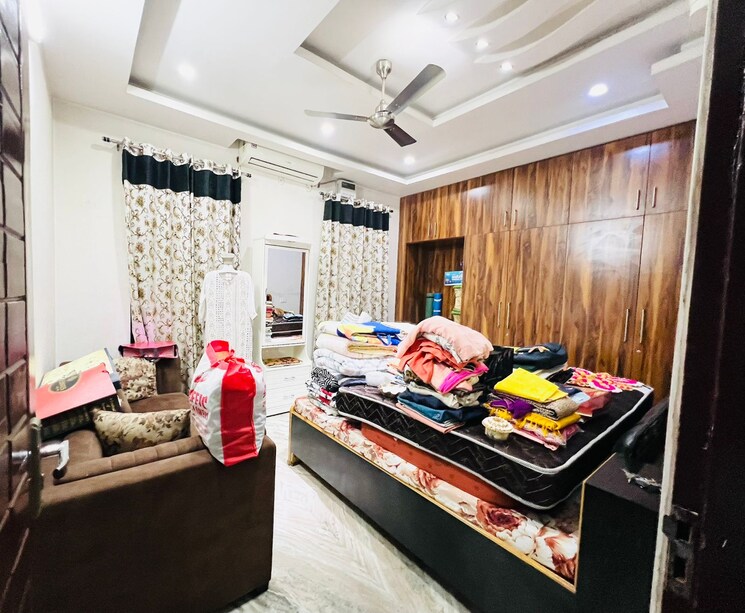 Room, gomti nagar 6+ Bedroom 1600 Sq.Ft. Independent House In Gomti Nagar Lucknow 9581213