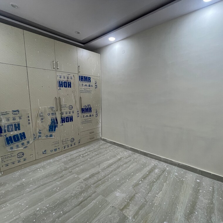 Room, rohini sector 23 1 Bedroom 400 Sq.Ft. Builder Floor In Rohini Sector 23 Delhi 9581204