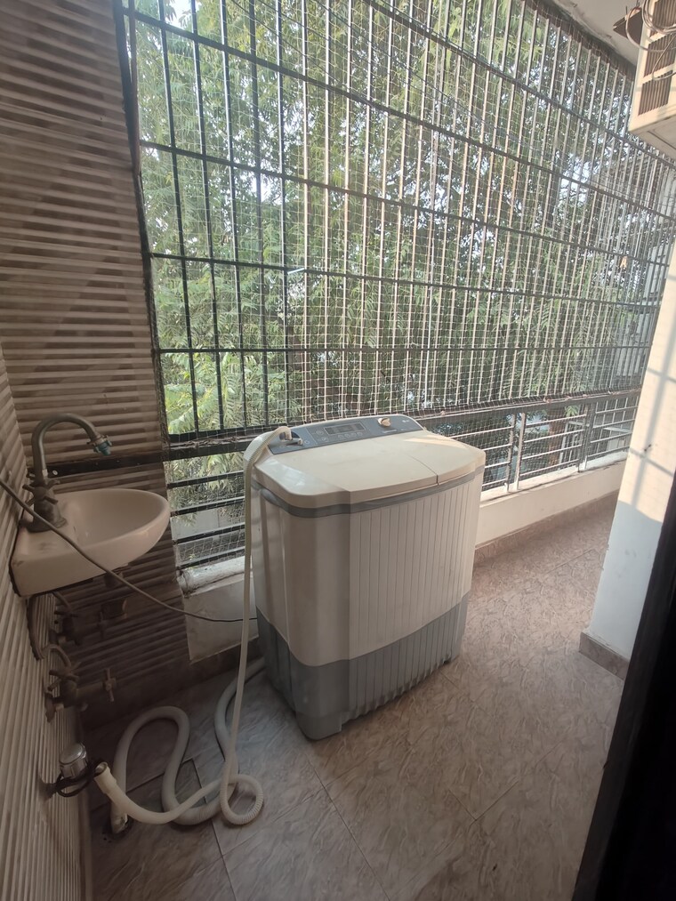 Bathroom, shivalik colony 2 Bedroom 1800 Sq.Ft. Builder Floor In Shivalik Colony Delhi 9581221