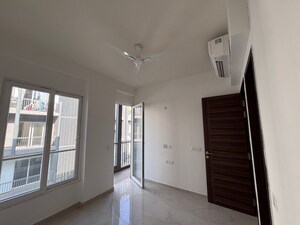 Room in 3 BHK Apartment at Smart World Orchard, Sector 61 – for Rent