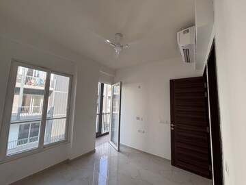 Room in 3 BHK Apartment at Smart World Orchard, Sector 61 – for Rent