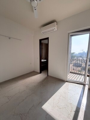 Room in 3 BHK Apartment at Smart World Orchard, Sector 61 – for Rent
