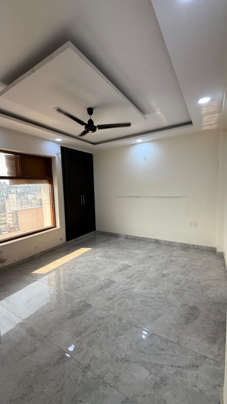 Room, green fields colony 3 Bedroom 200 Sq.Yd. Builder Floor In Green Fields Colony Faridabad 9581230